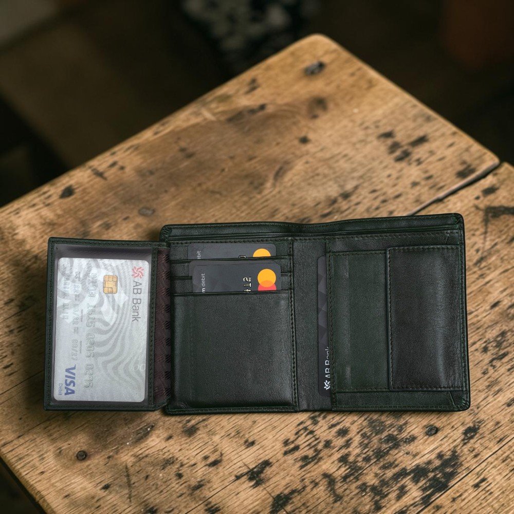 Zays Handcrafted Oil Pull Up Premium Leather Bifold Short Wallet (SW117-Green) - Image 4